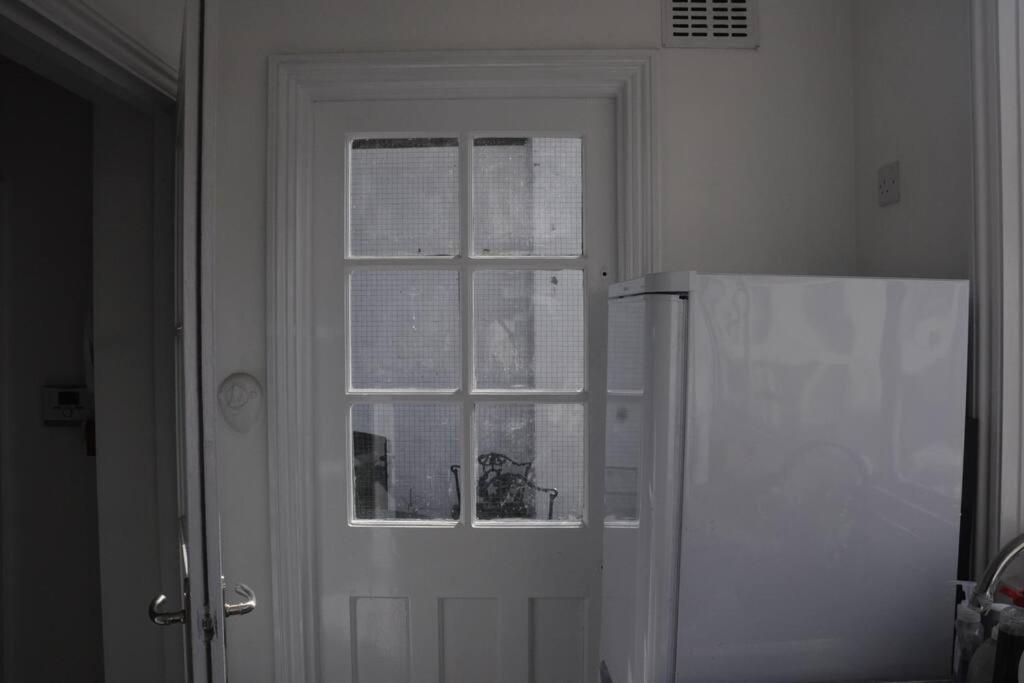 Central London Flat. Georgian Terrace. Bright. エクステリア 写真